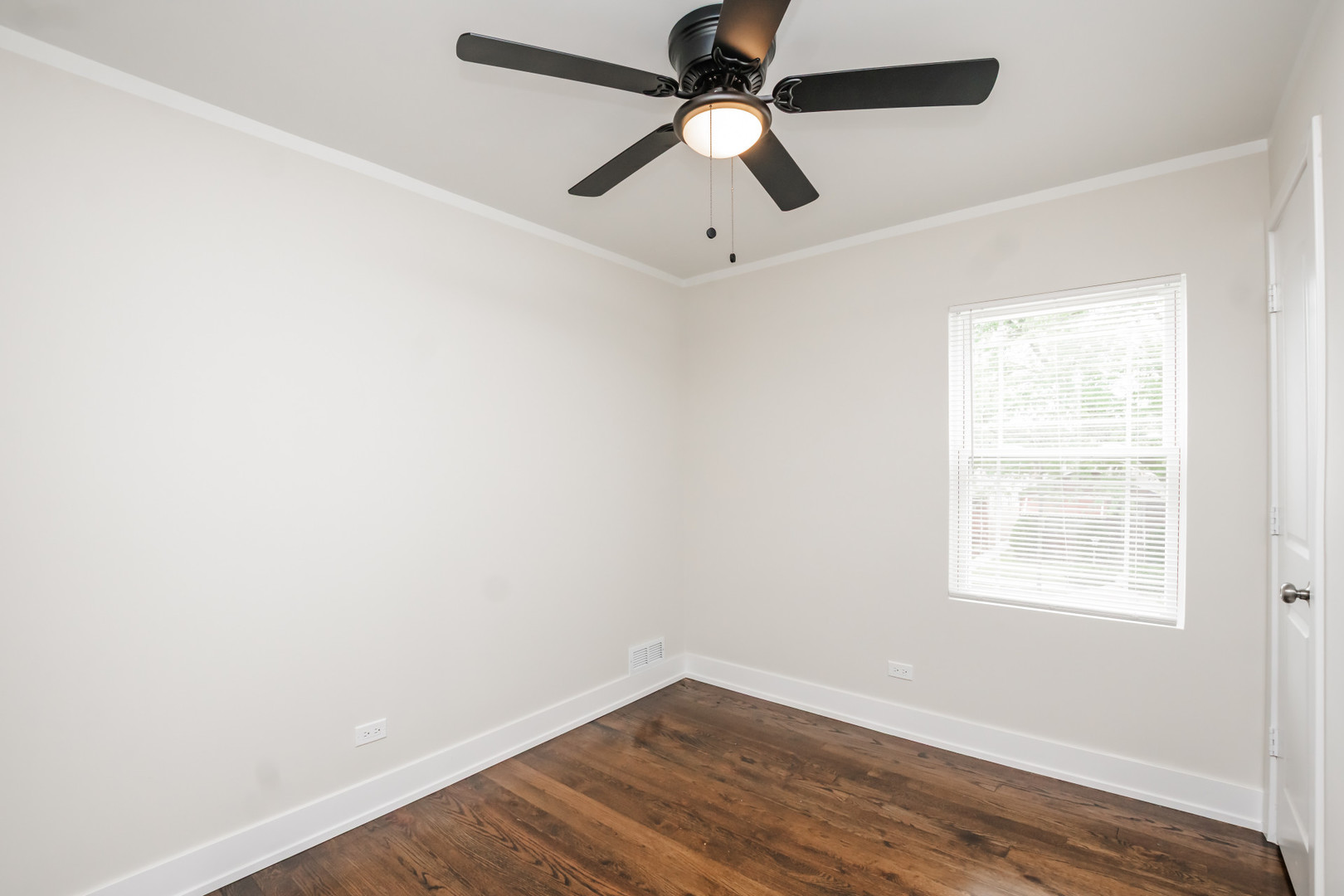 10048 S Saint Lawrence Avenue Property Photo 9