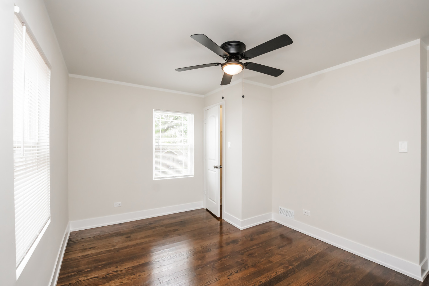 10048 S Saint Lawrence Avenue Property Photo 11