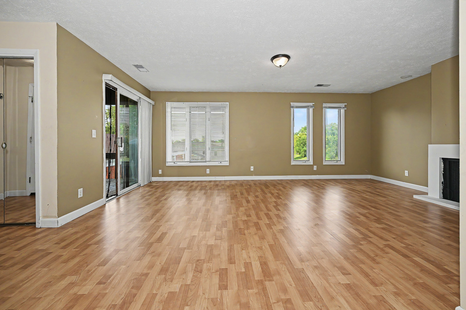 2802 E Lincoln Street 2c Property Photo 6