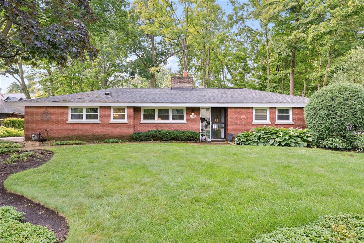 1233 Glenoak Lane Property Photo 1