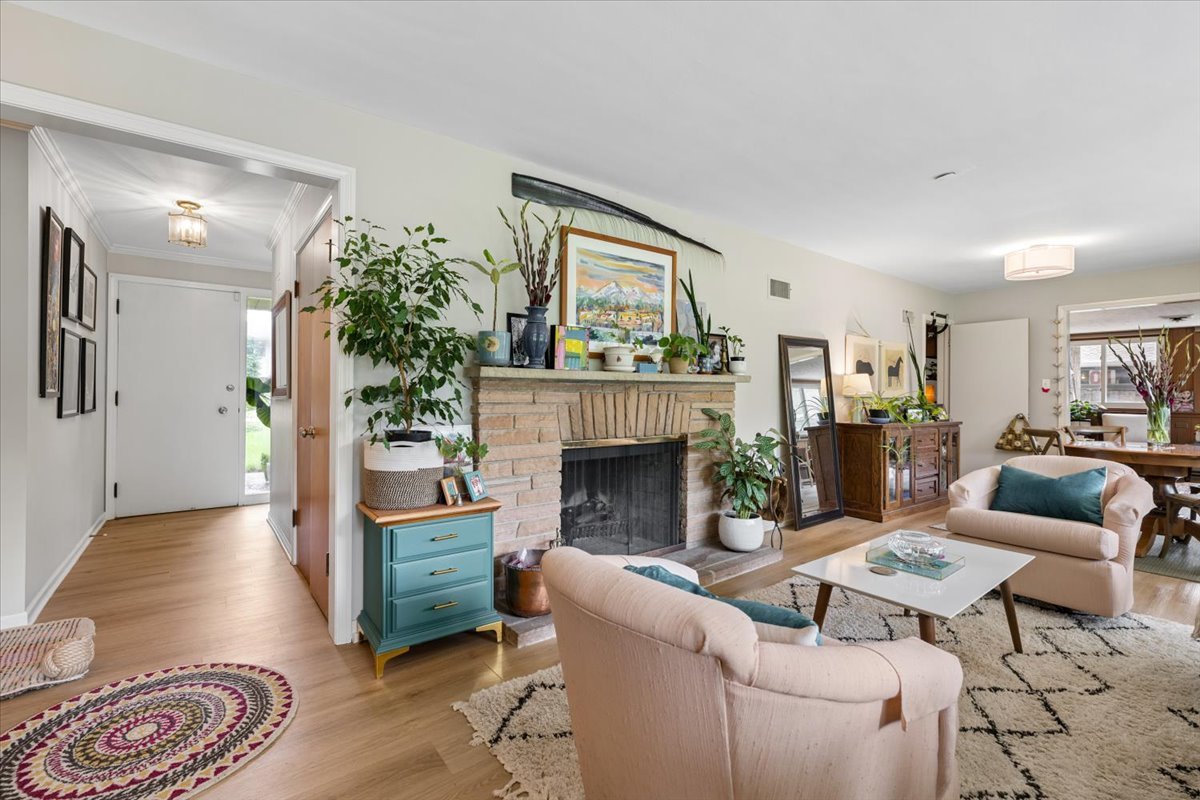 1233 Glenoak Lane Property Photo 4