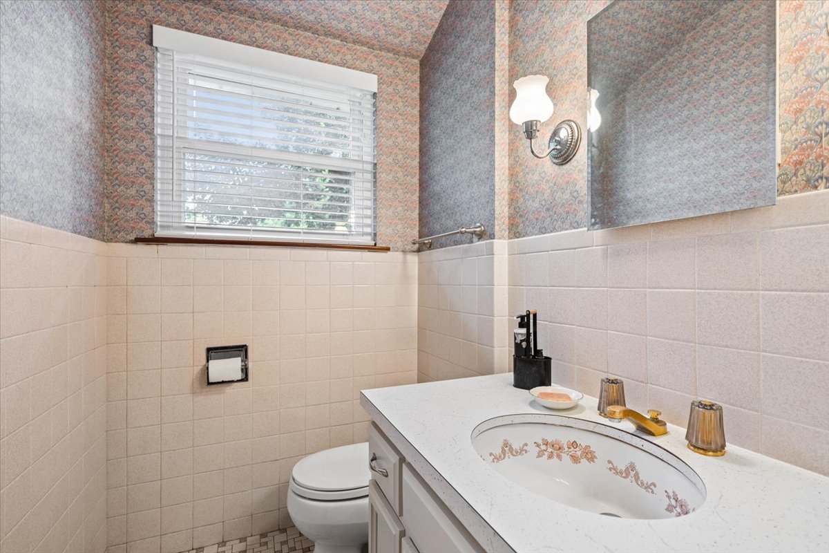 1233 Glenoak Lane Property Photo 10
