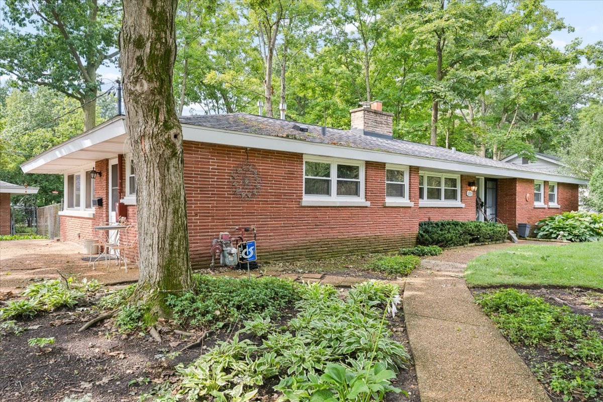 1233 Glenoak Lane Property Photo 17