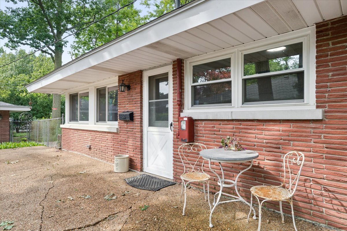 1233 Glenoak Lane Property Photo 21