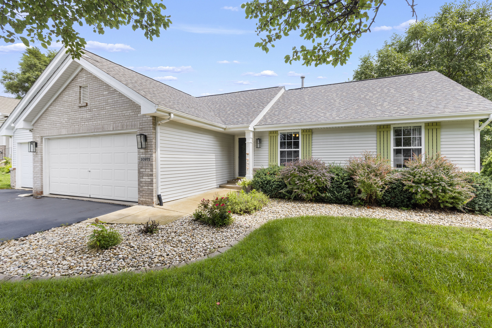 10971 Dixon Pines Circle Property Photo 2