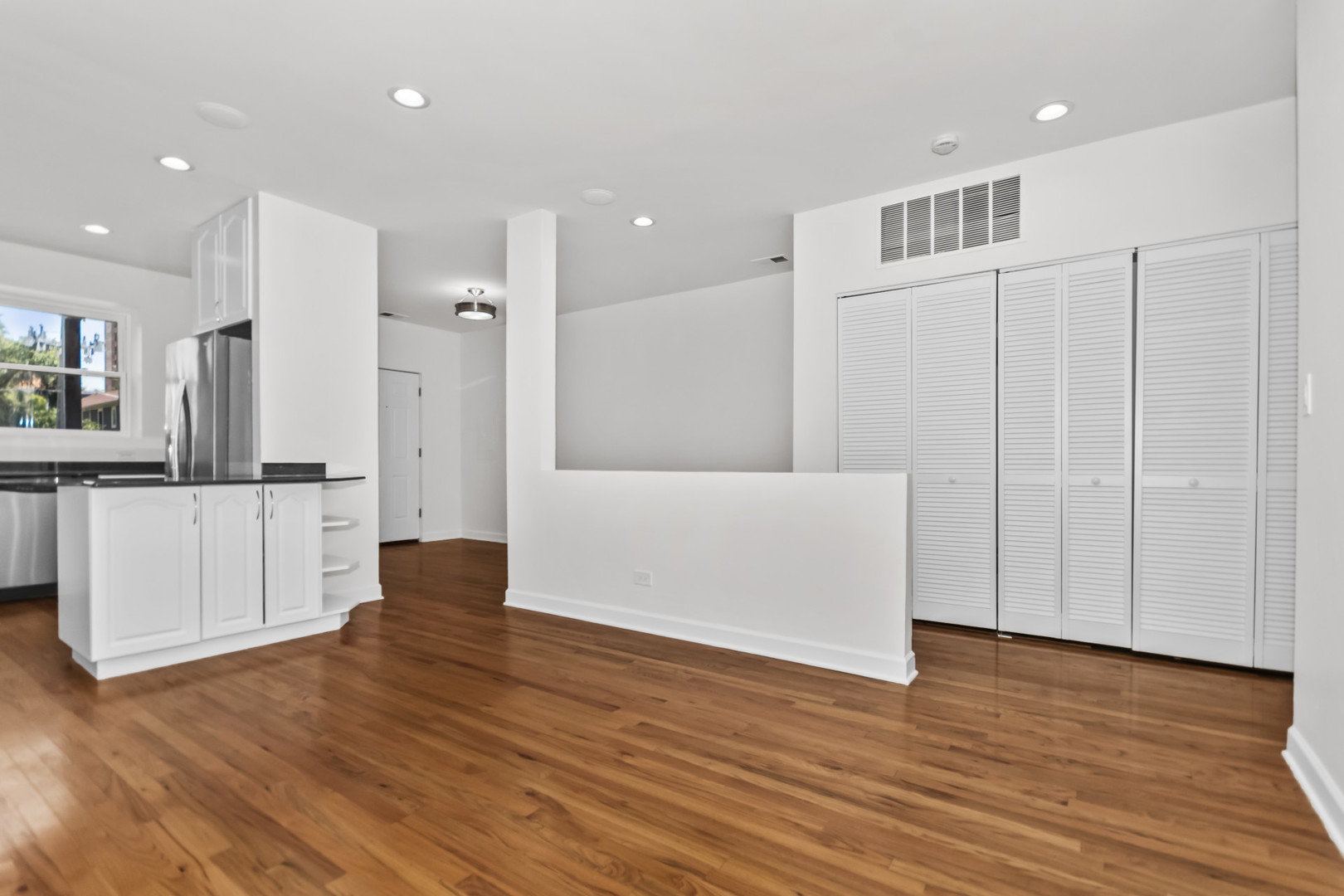 4023 S Calumet Avenue 2n Property Photo 9