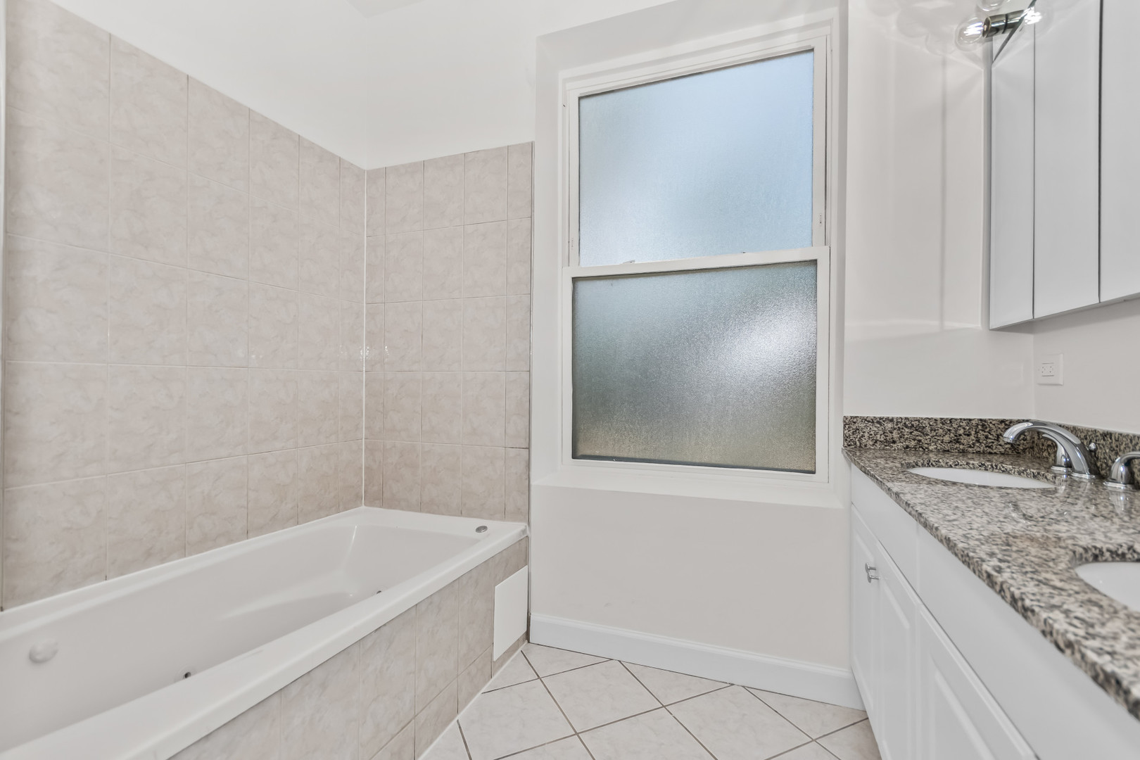 4023 S Calumet Avenue 2n Property Photo 16