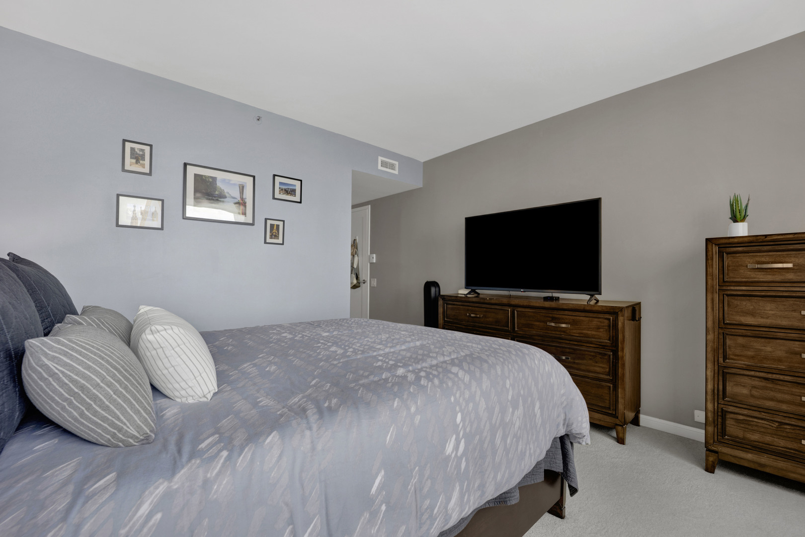 400 E Ohio Street 3502 Property Photo 23