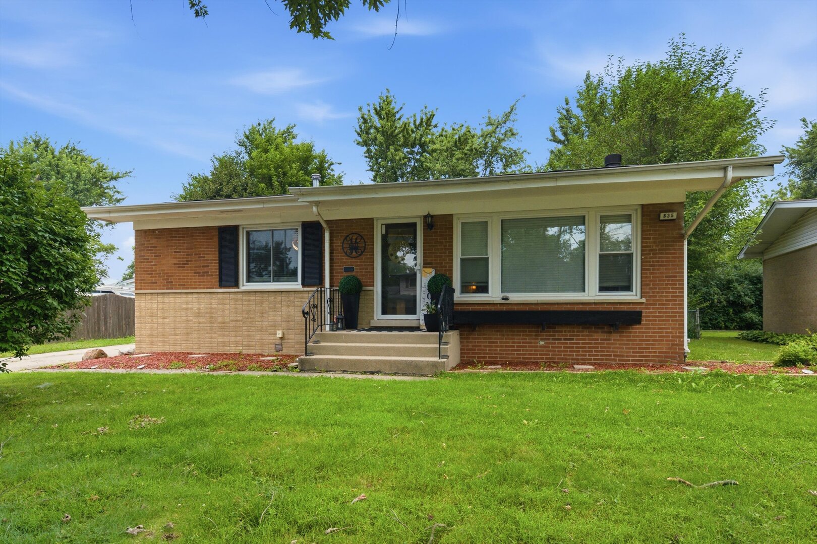 835 W Terrace Drive Property Photo 1