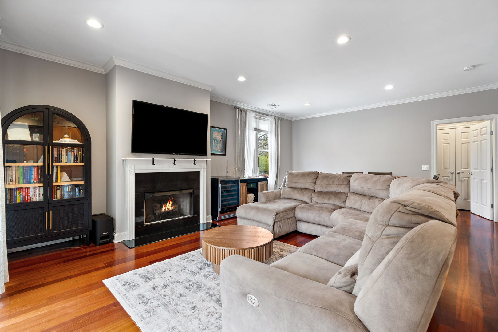 1056 W Lawrence Avenue 2c Property Photo 6