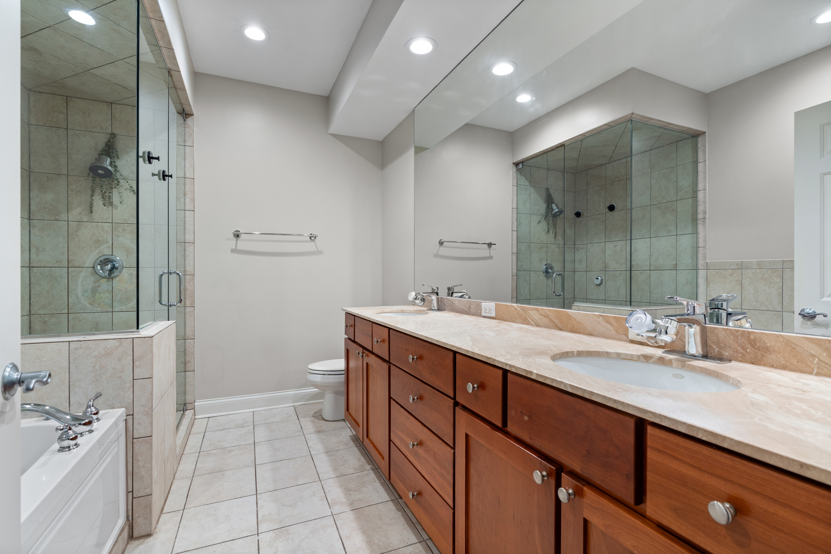 1056 W Lawrence Avenue 2c Property Photo 12