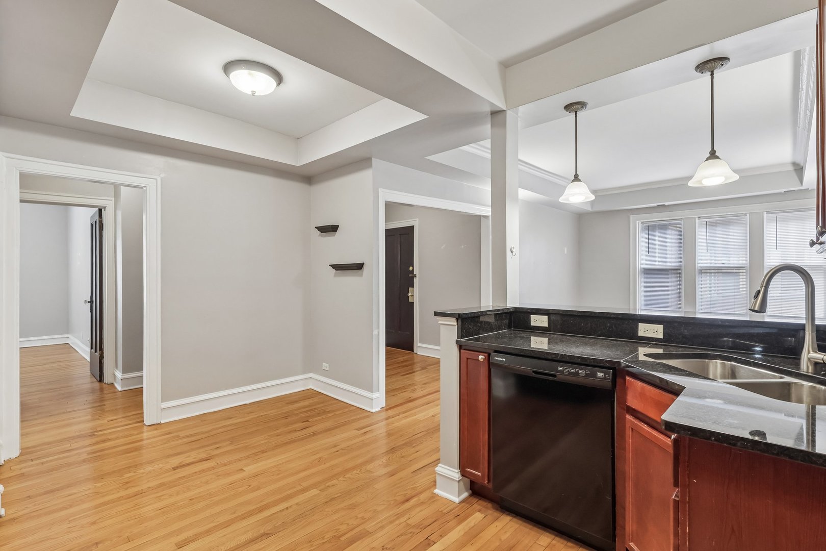 221 N Oak Park Avenue 2e Property Photo 6