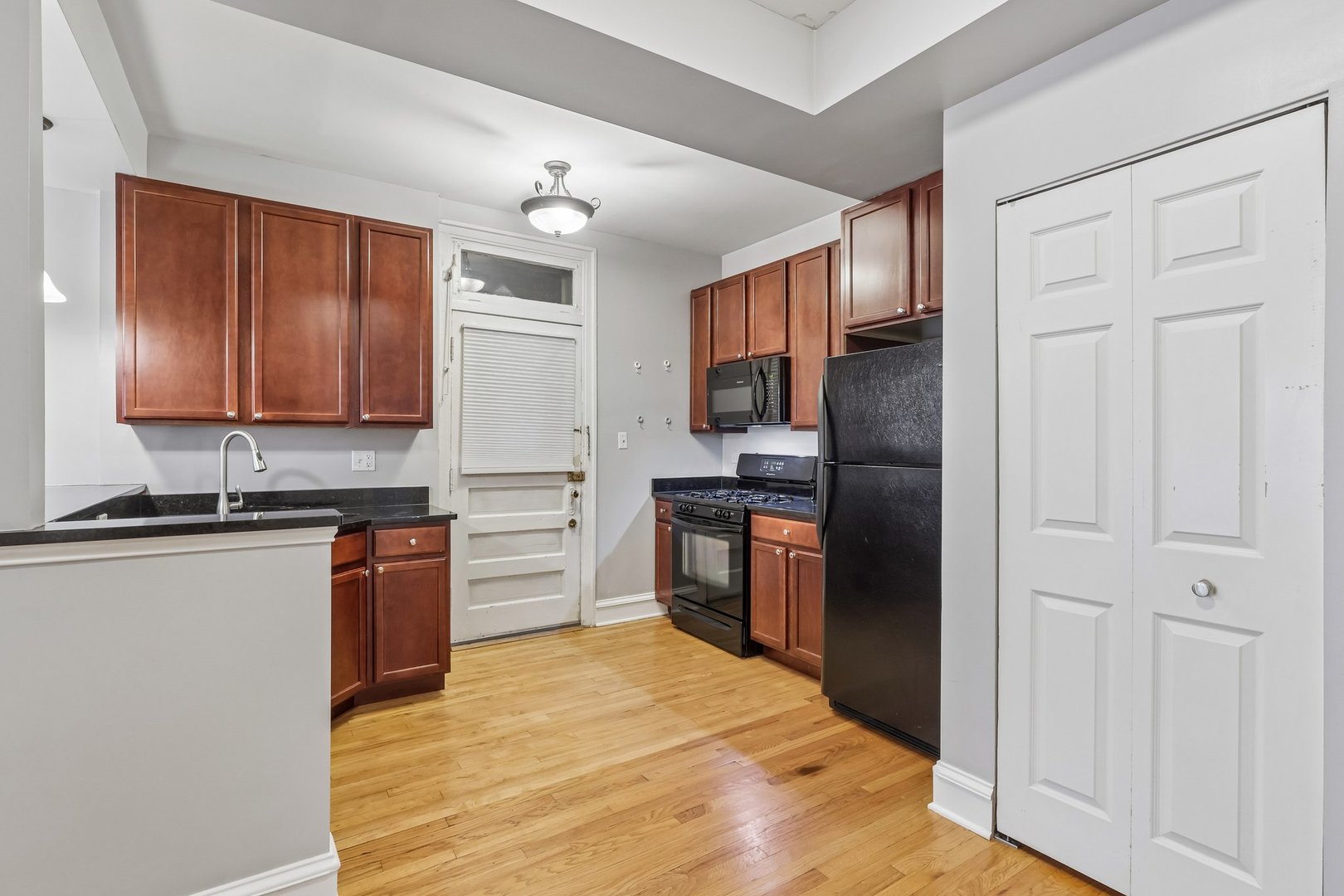 221 N Oak Park Avenue 2e Property Photo 7