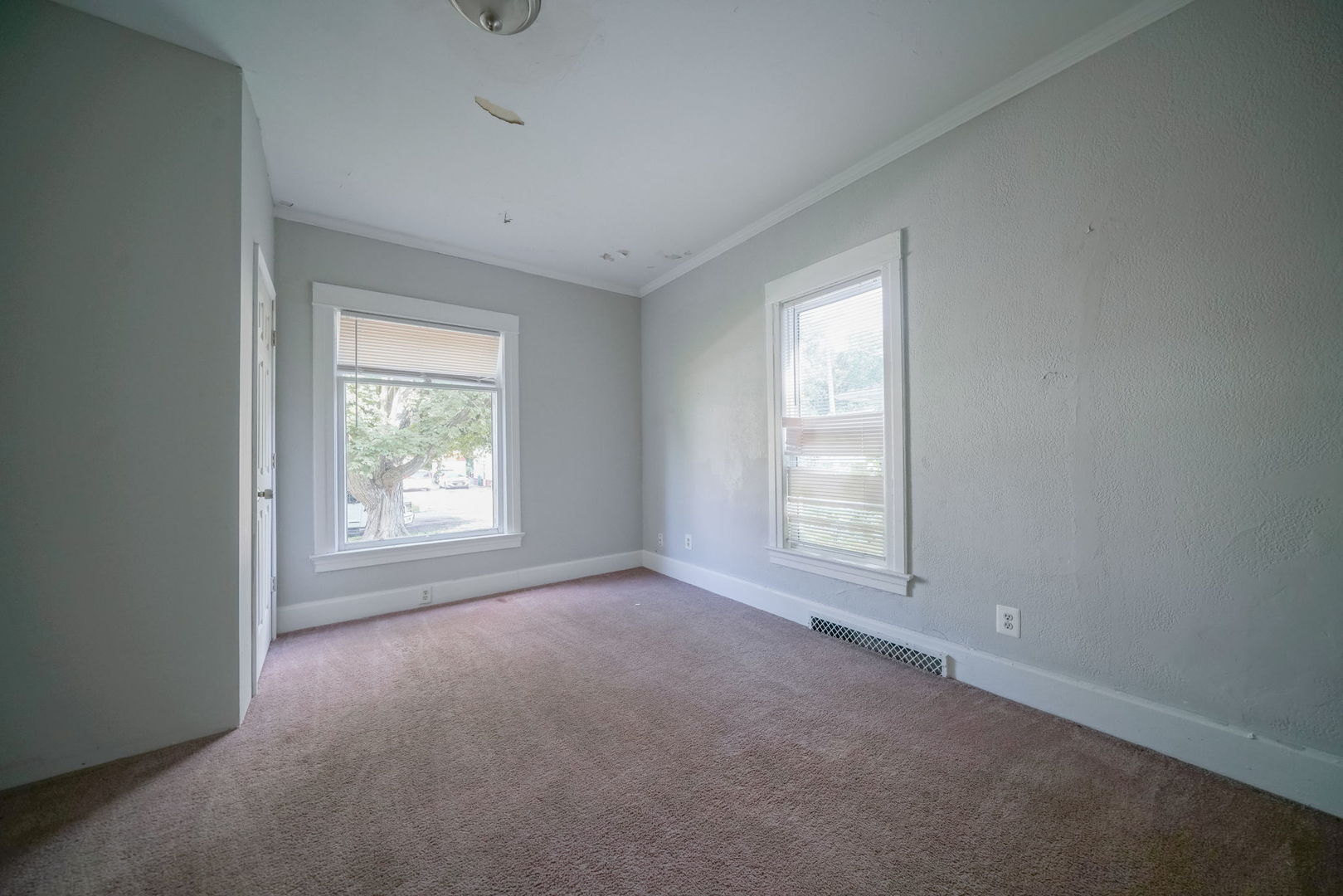 410 Albert Avenue Property Photo 4