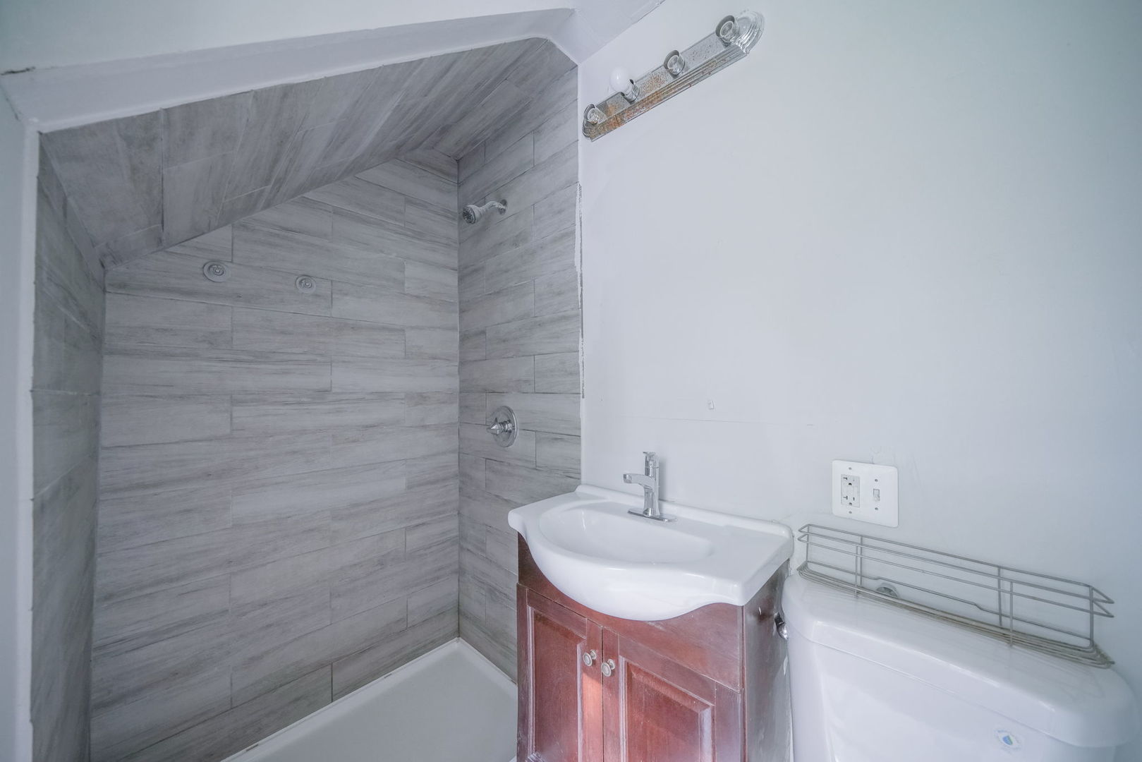 410 Albert Avenue Property Photo 6