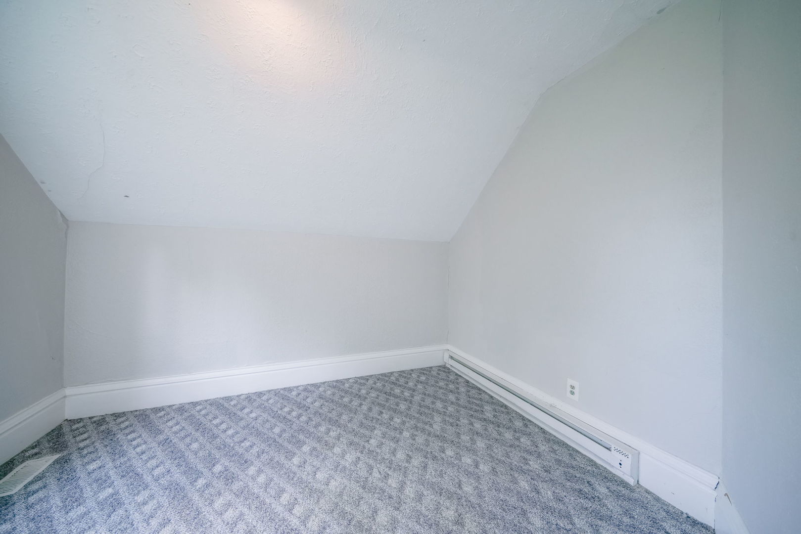 410 Albert Avenue Property Photo 11