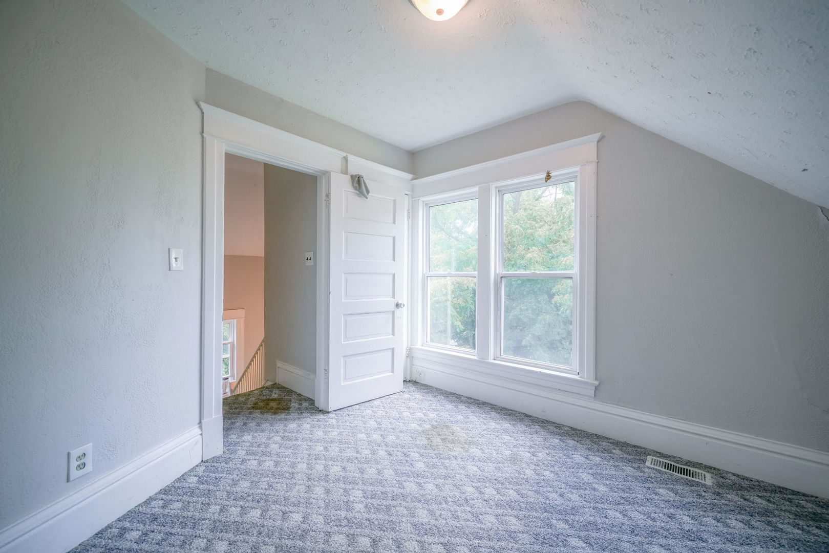 410 Albert Avenue Property Photo 12