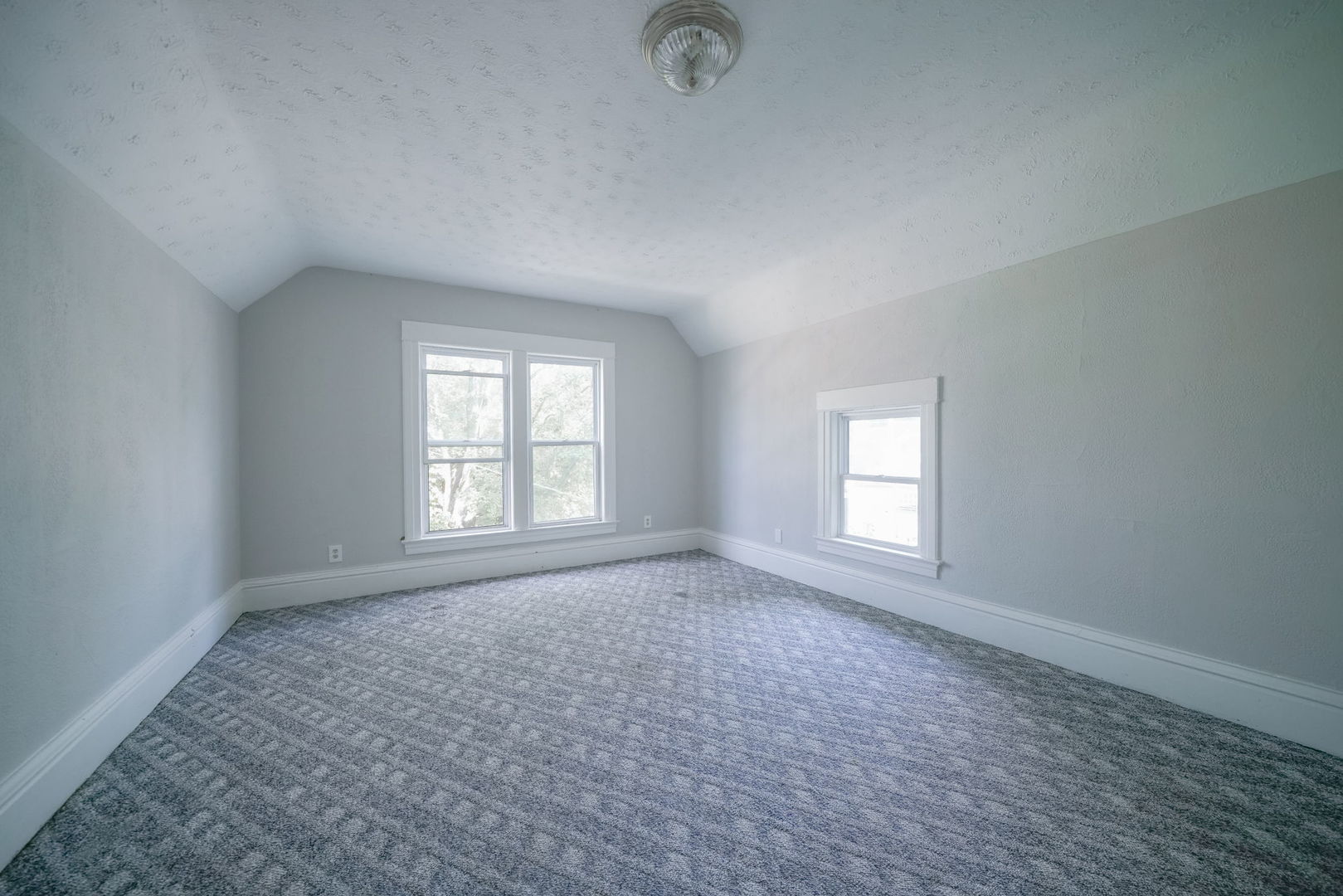 410 Albert Avenue Property Photo 13