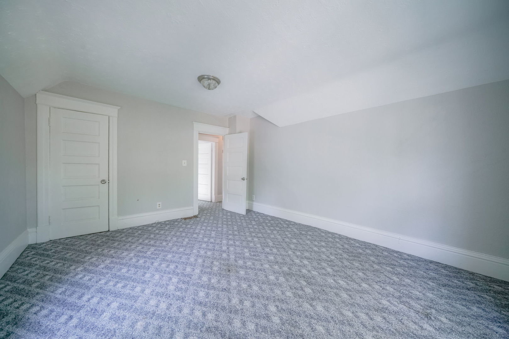 410 Albert Avenue Property Photo 15