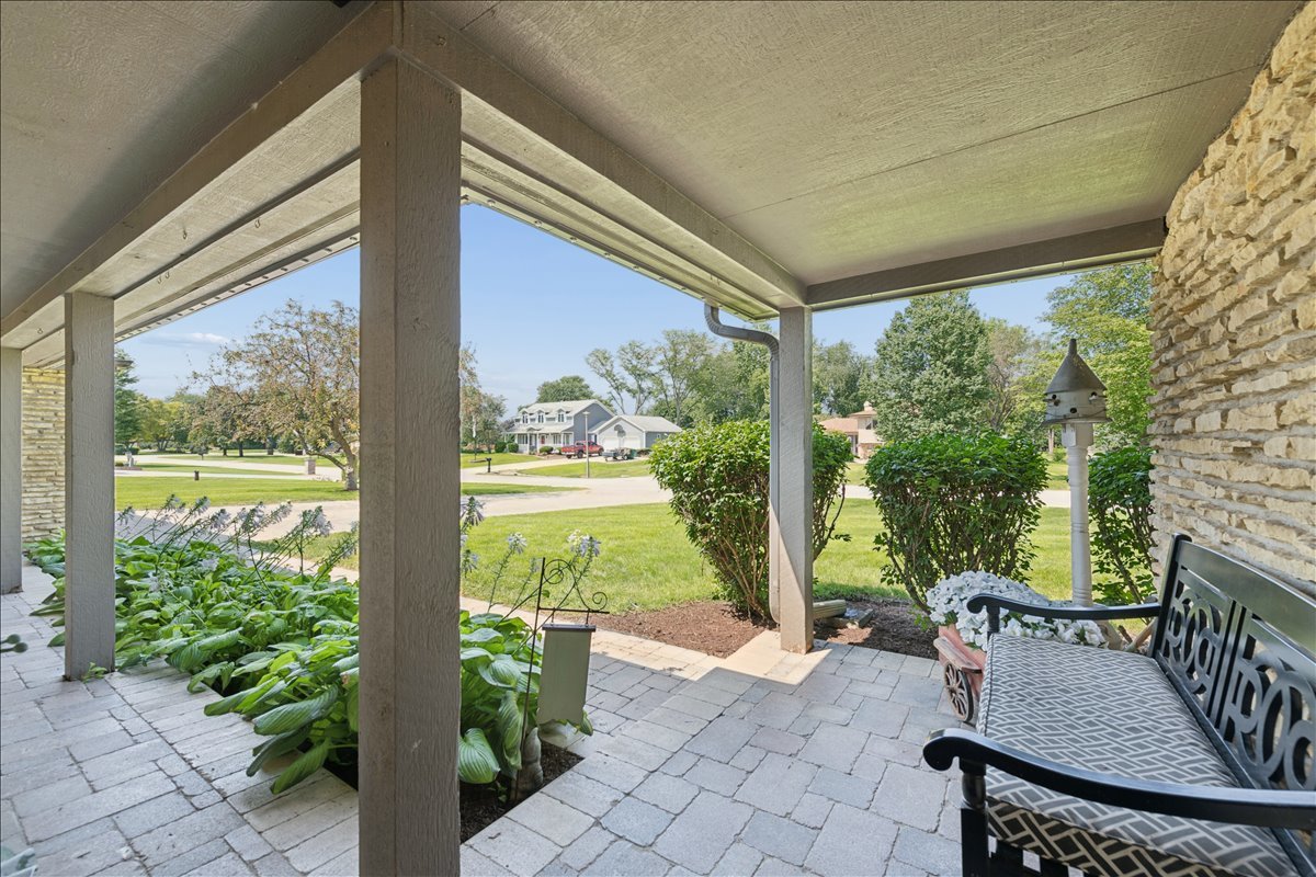 25053 W Pauline Drive Property Photo 3