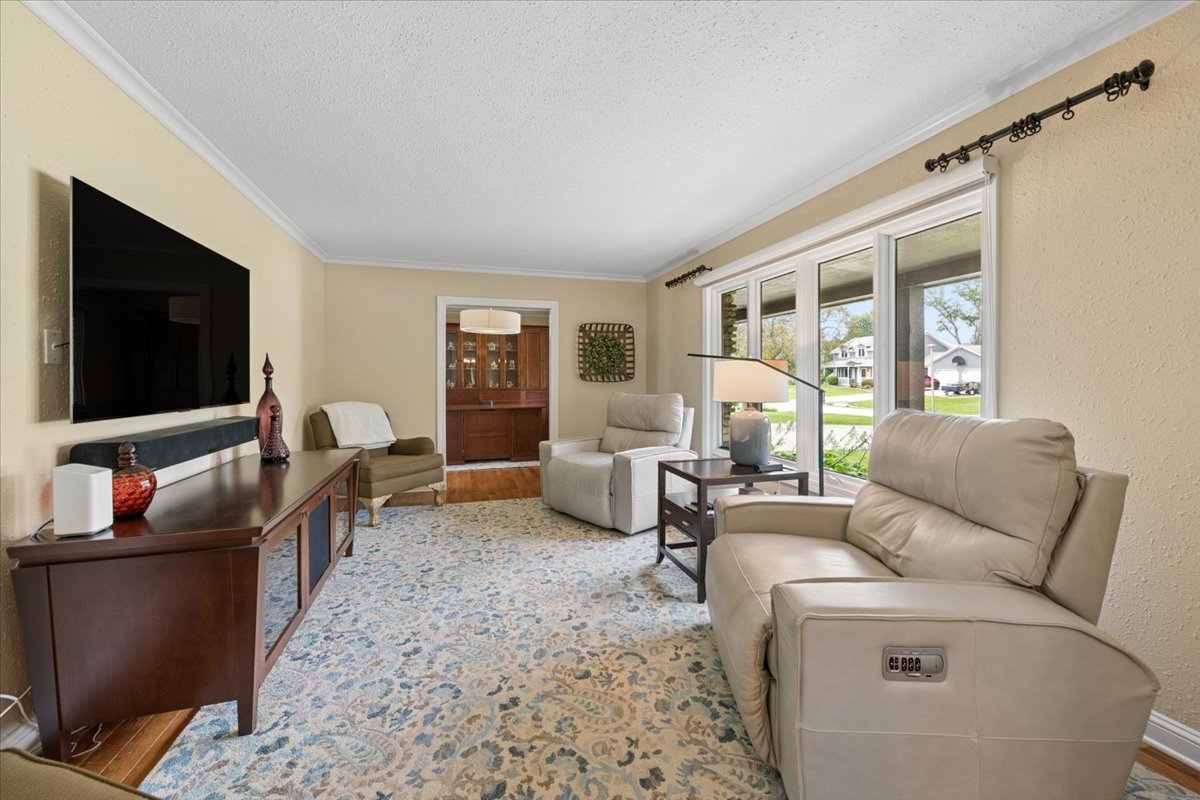 25053 W Pauline Drive Property Photo 6
