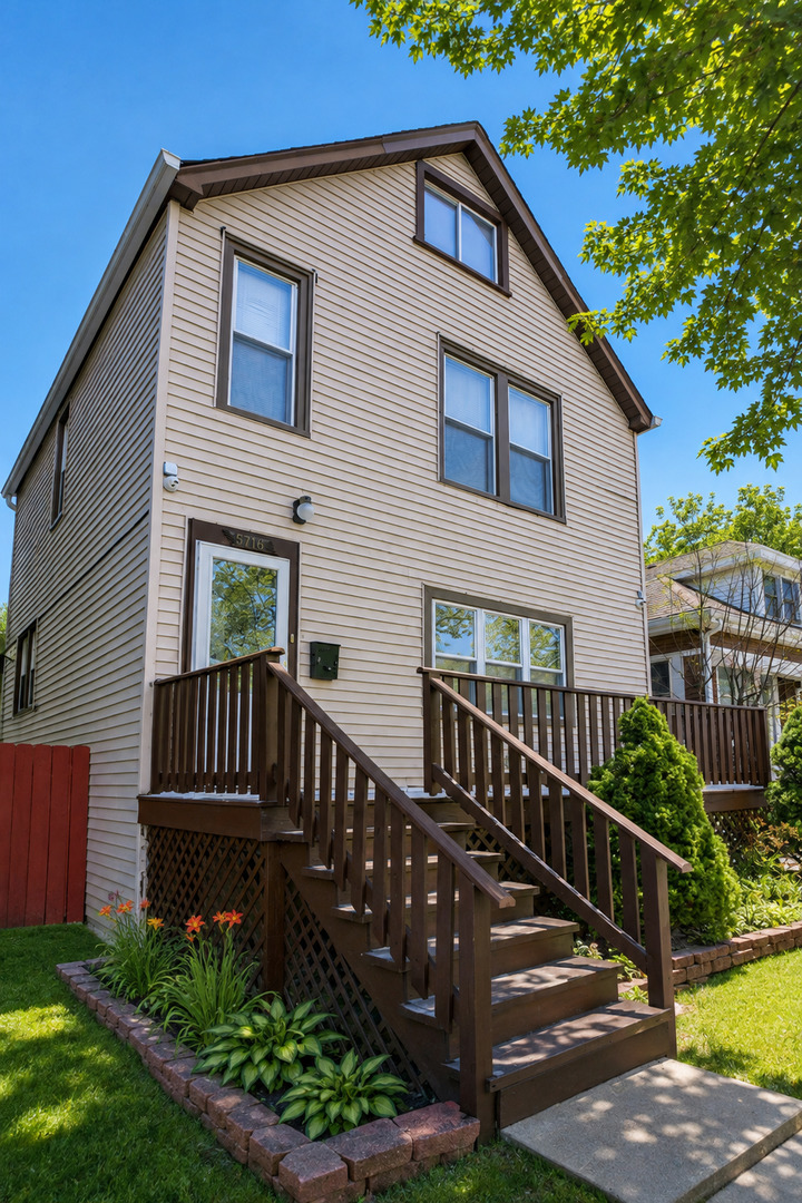 2711 N Marmora Avenue Property Photo