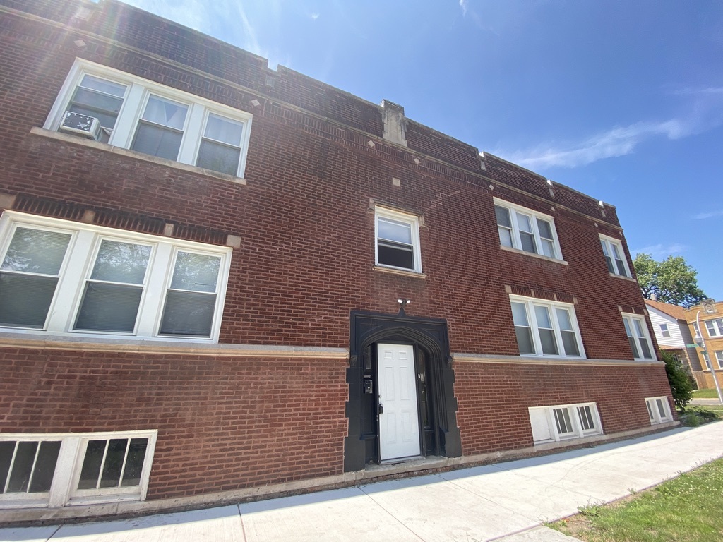 8900 S Langley Avenue 2 Property Photo 1