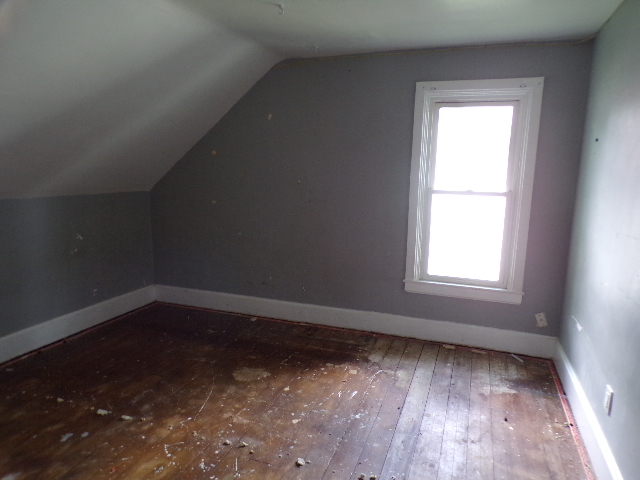 714 E 13th Street Property Photo 5