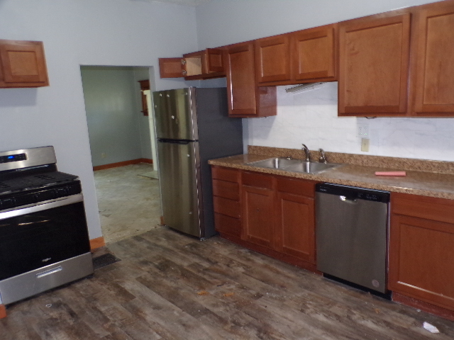 714 E 13th Street Property Photo 9
