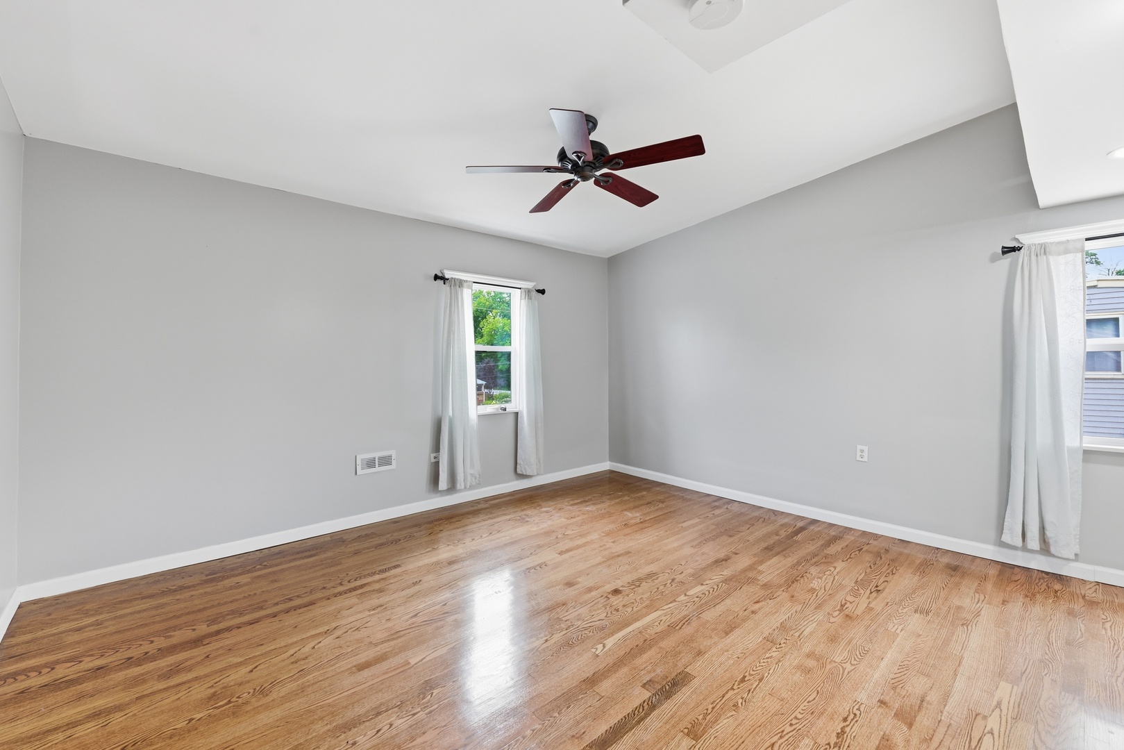 3632 Blackstone Avenue Property Photo 26