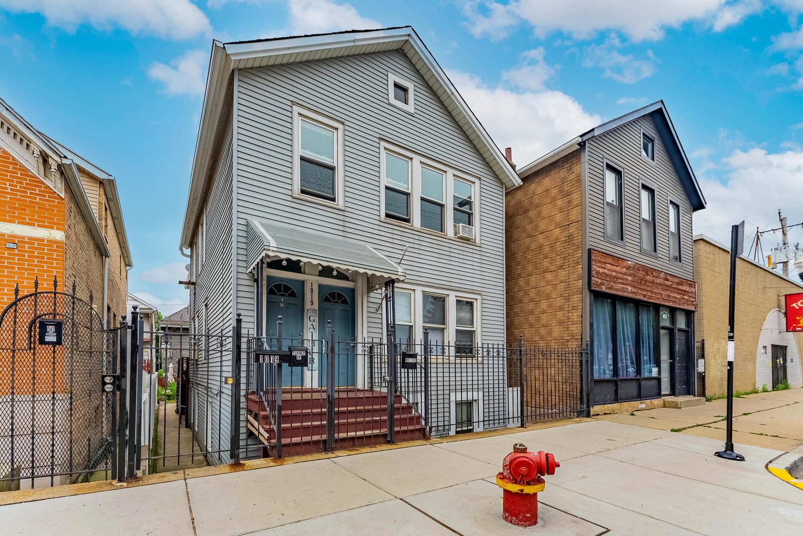 1019 W 18th Street Property Photo 1