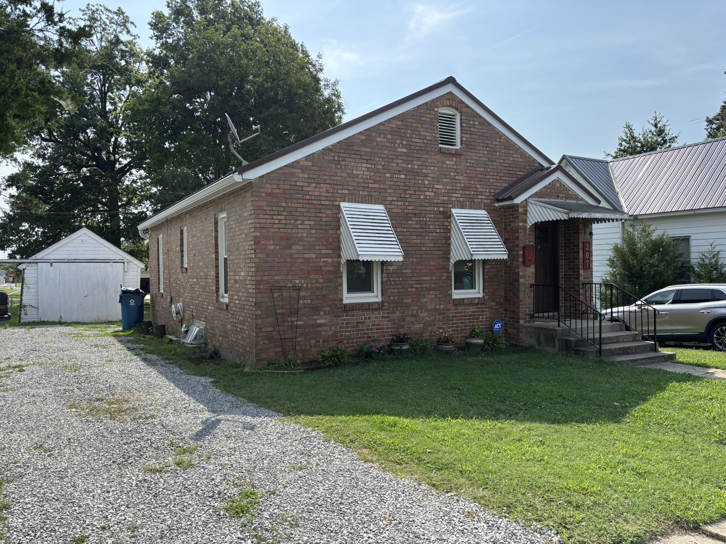 207 S Washington Street Property Photo 2