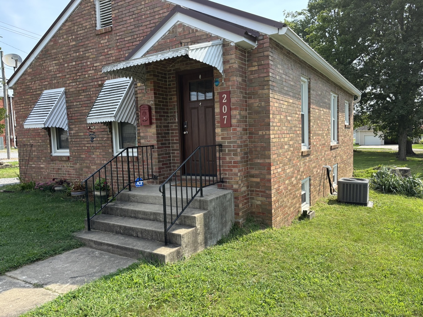 207 S Washington Street Property Photo 3