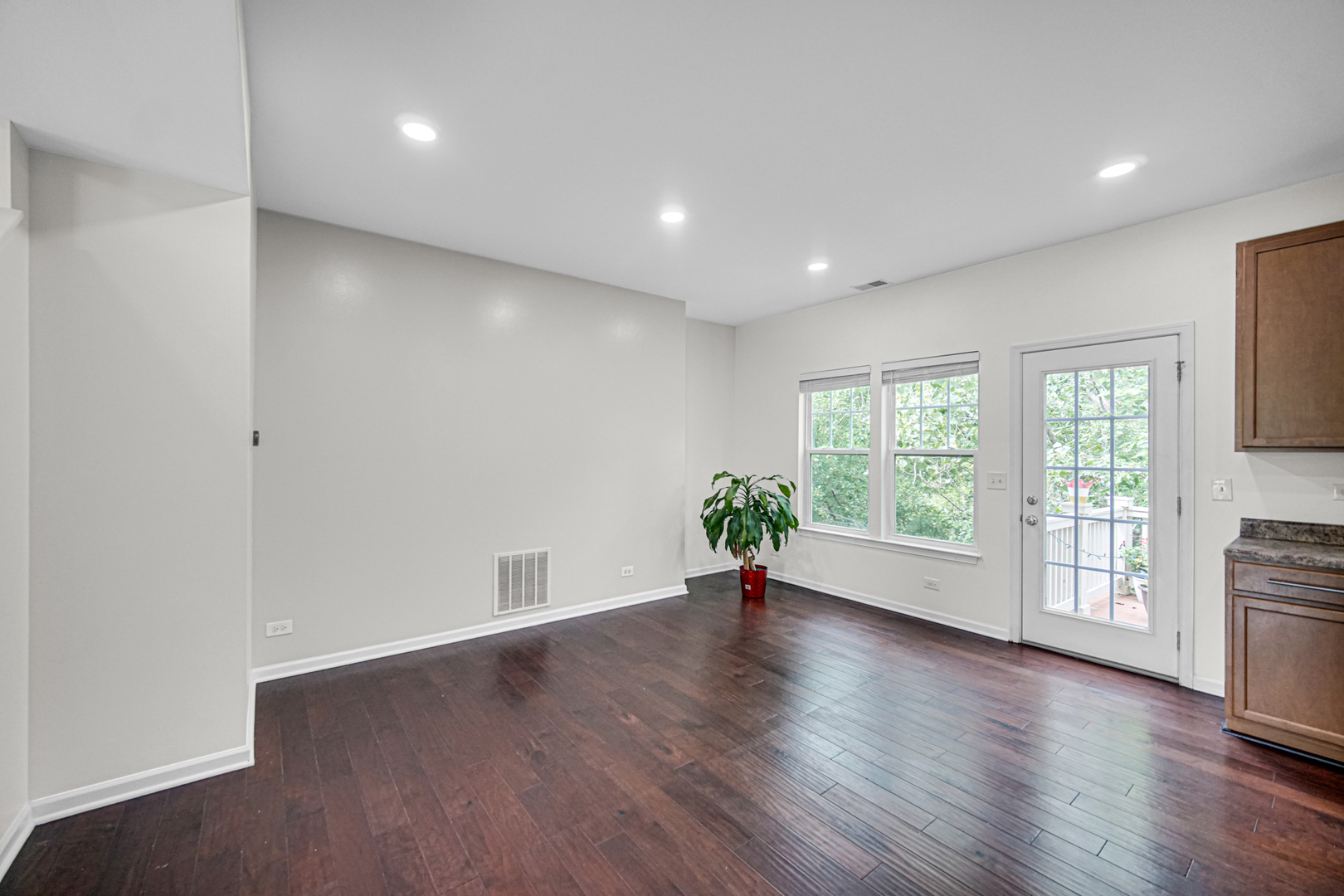 3335 Kentshire Circle Property Photo 4