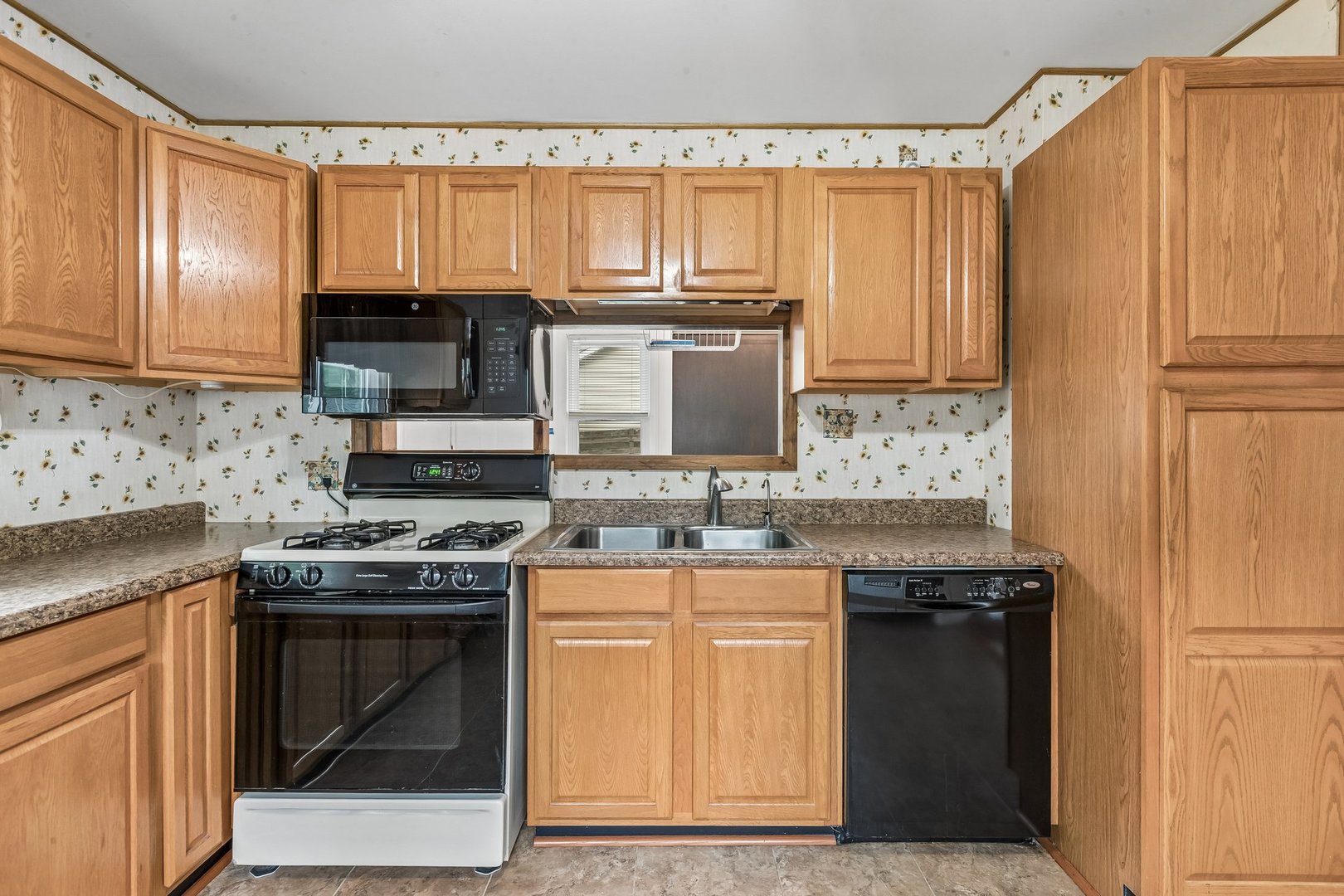 11806 Maple Avenue Property Photo 8