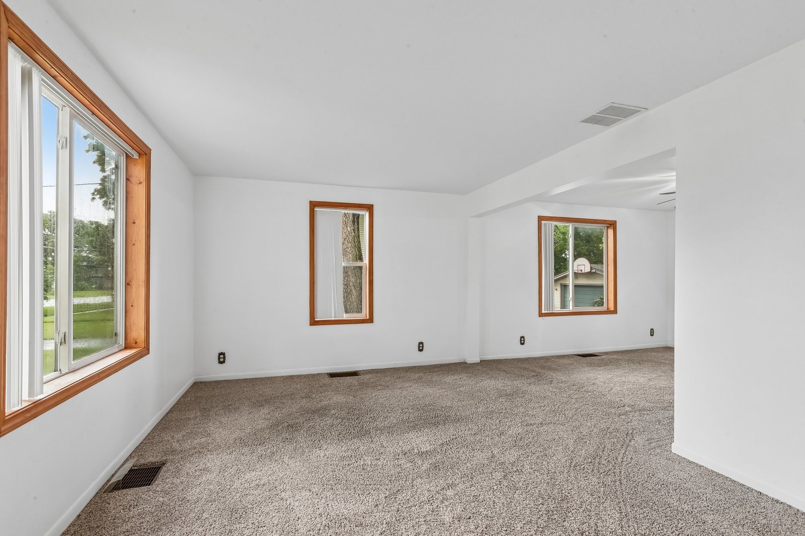 11806 Maple Avenue Property Photo 14