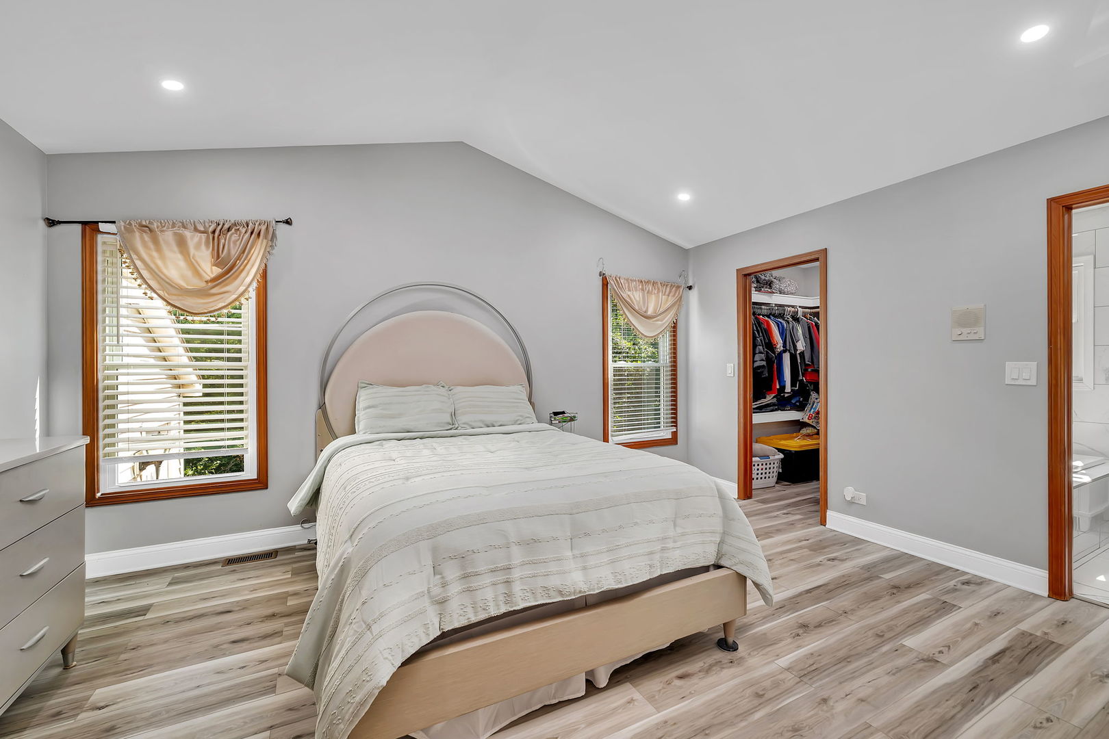 369 Twin Creeks Drive Property Photo 16