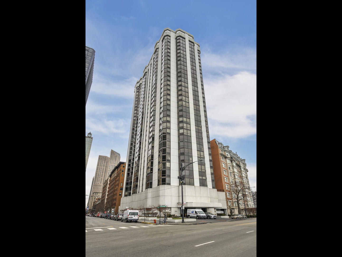 990 N Lake Shore Drive 15D Property Photo 1