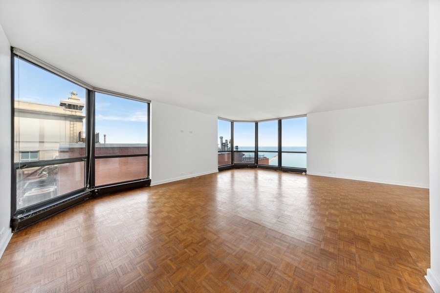 990 N Lake Shore Drive 15d Property Photo 4