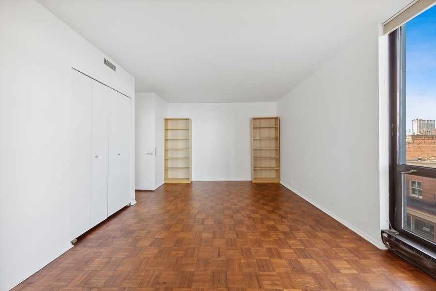 990 N Lake Shore Drive 15d Property Photo 11