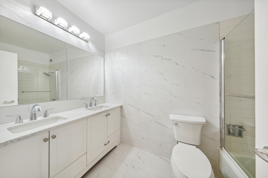 990 N Lake Shore Drive 15d Property Photo 16
