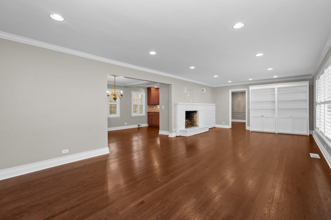 807 Surrey Lane Property Photo 3