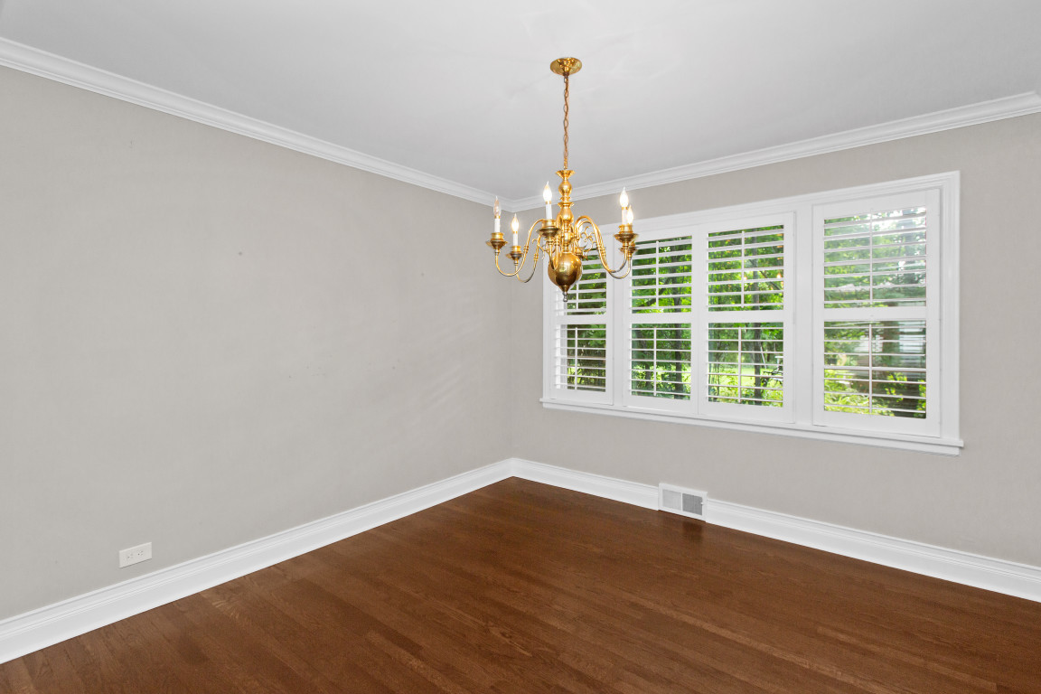 807 Surrey Lane Property Photo 7