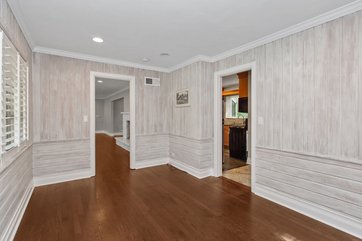 807 Surrey Lane Property Photo 15