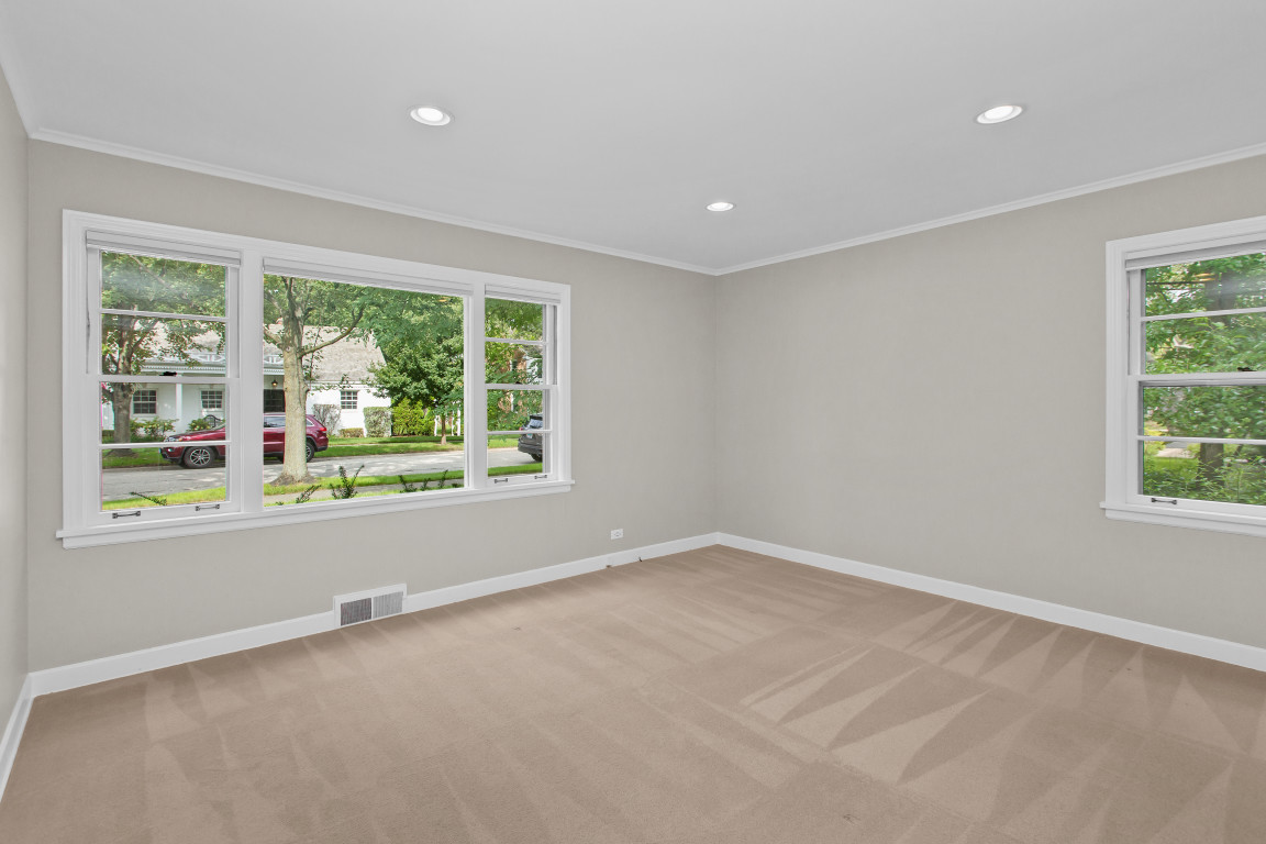 807 Surrey Lane Property Photo 16
