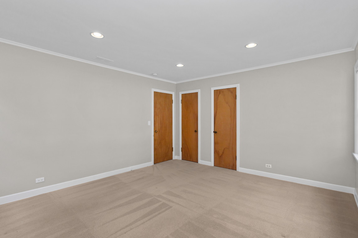 807 Surrey Lane Property Photo 17