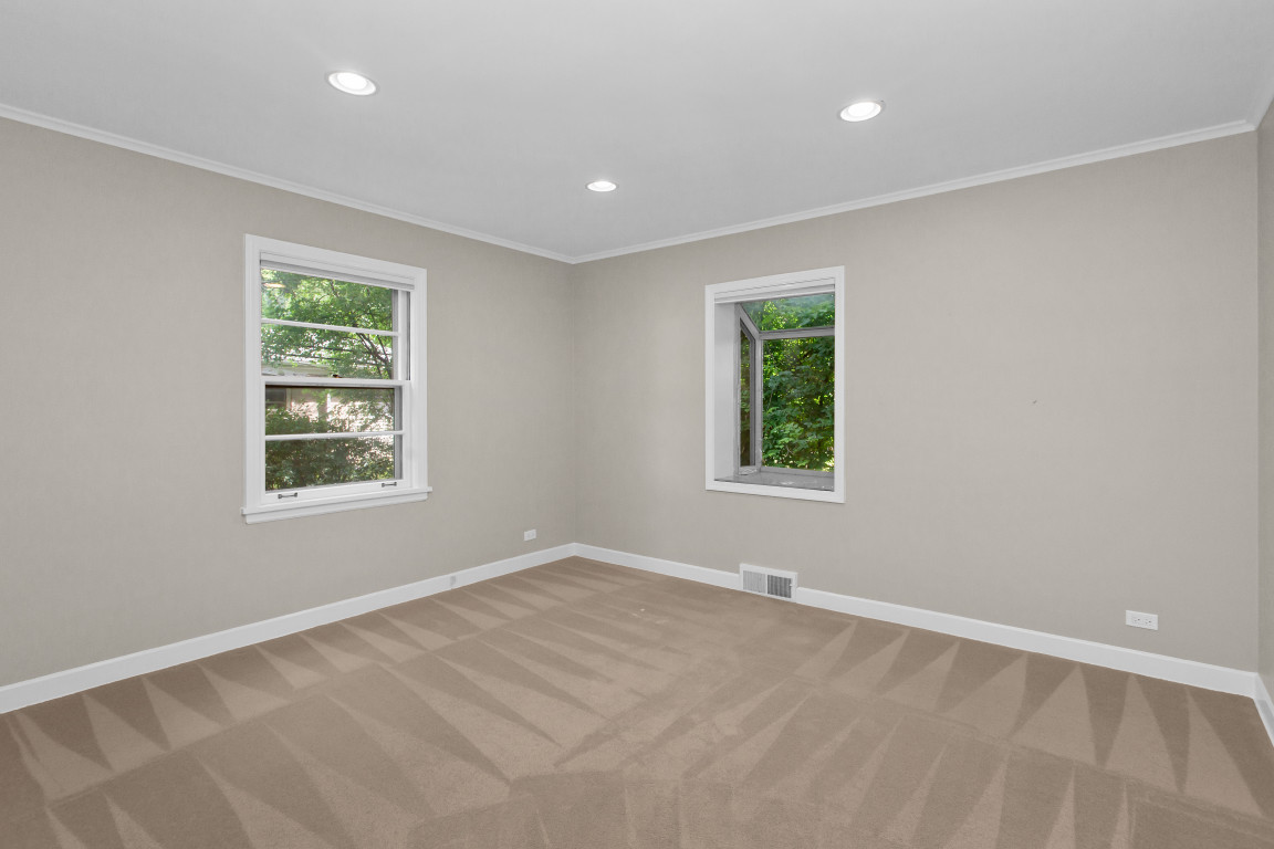 807 Surrey Lane Property Photo 18