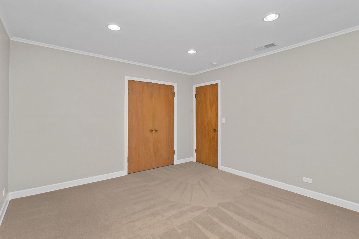 807 Surrey Lane Property Photo 19