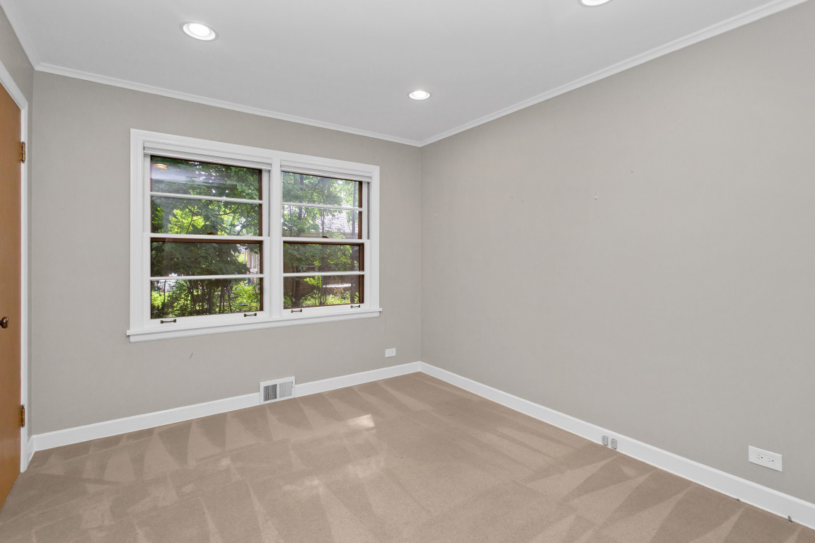 807 Surrey Lane Property Photo 20