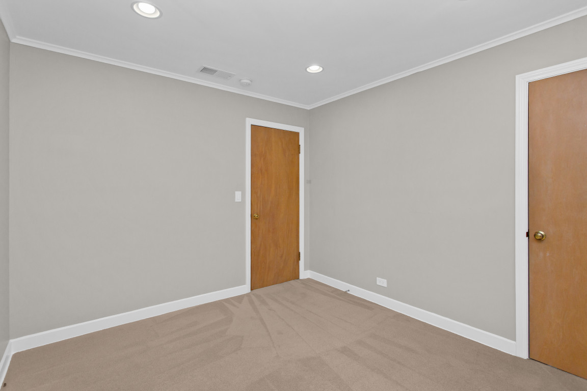 807 Surrey Lane Property Photo 21